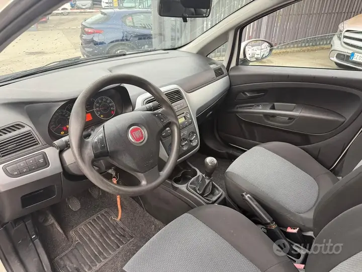 Fiat Punto Grande 2007 photo 4