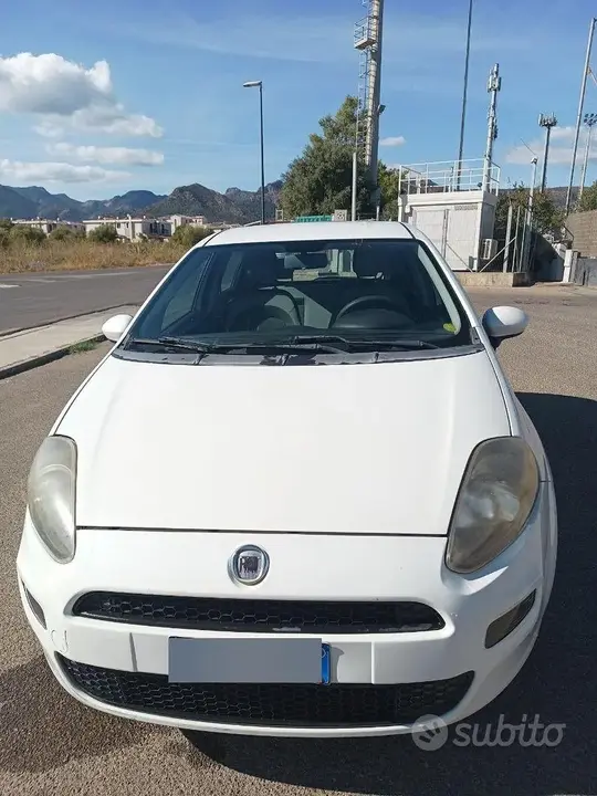 Fiat Punto 2012 photo 2