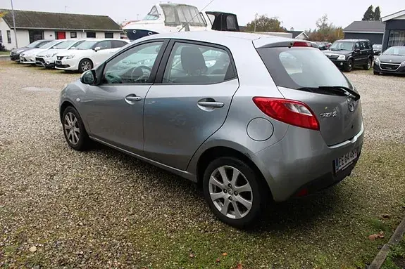 Mazda 2 2011 photo 5