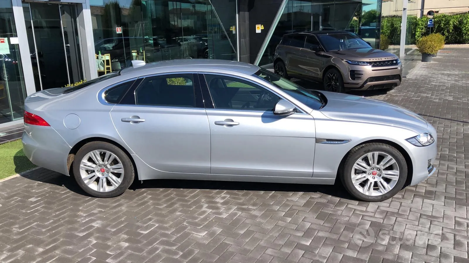Jaguar Xf 2019 photo 3