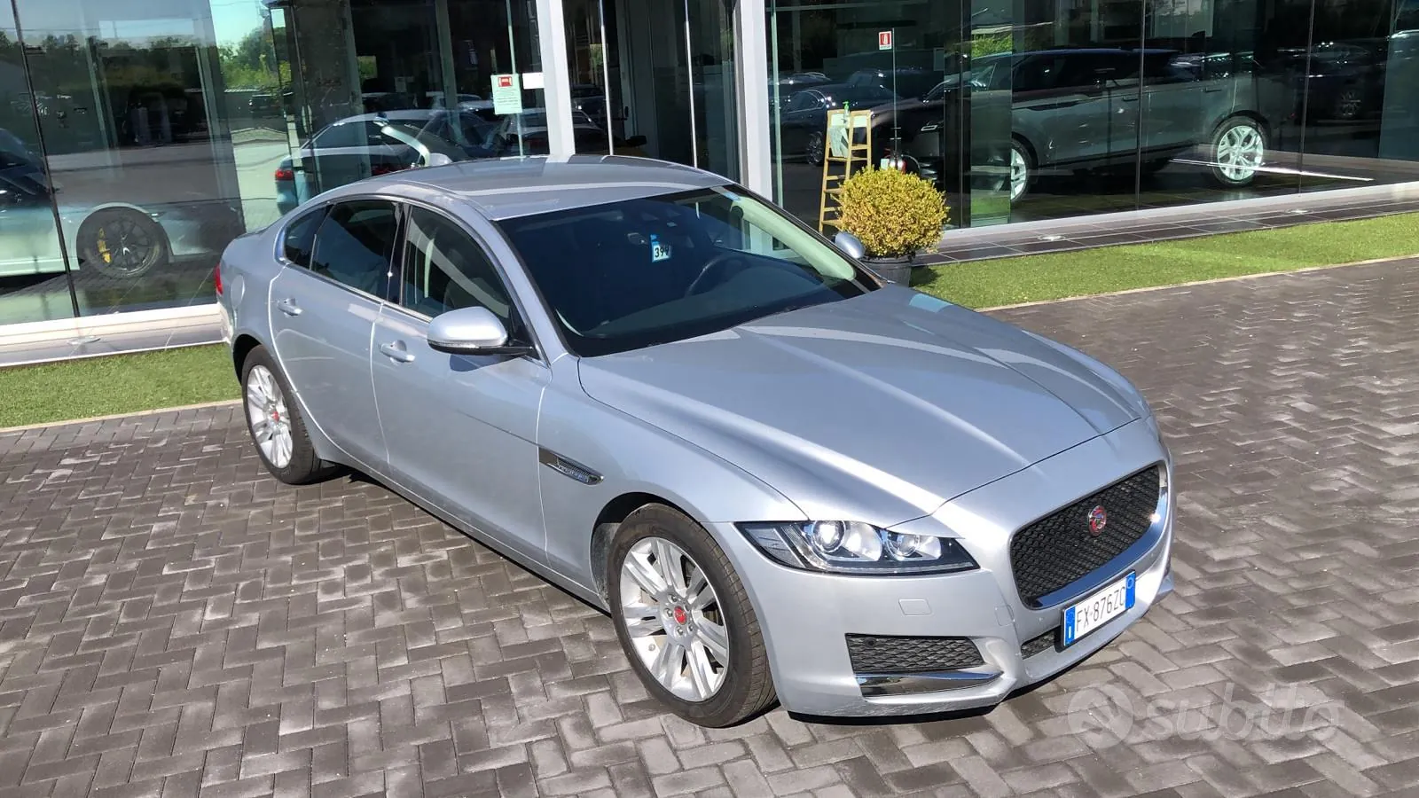 Jaguar Xf 2019 photo 2