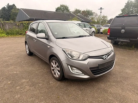 Hyundai I20 2013 photo 2