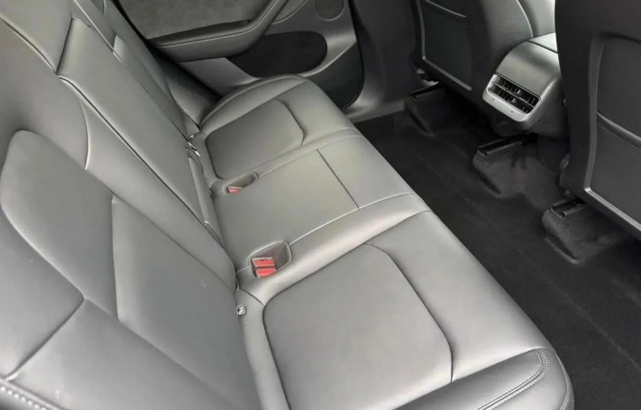 Tesla Model Y 2023 photo 4