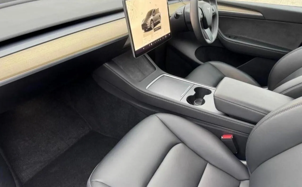 Tesla Model Y 2023 photo 3