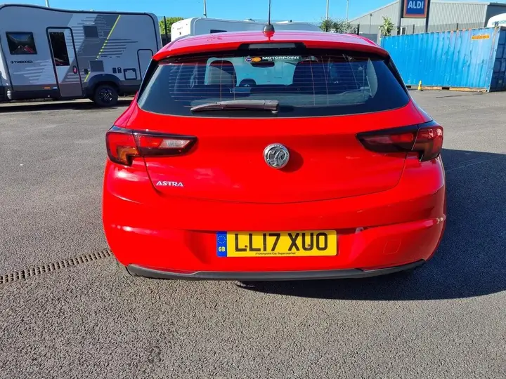 Vauxhall Astra 2017 photo 2