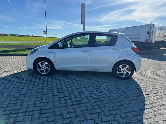 Toyota Yaris 2016 photo 3