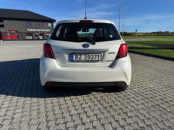 Toyota Yaris 2016 photo 5