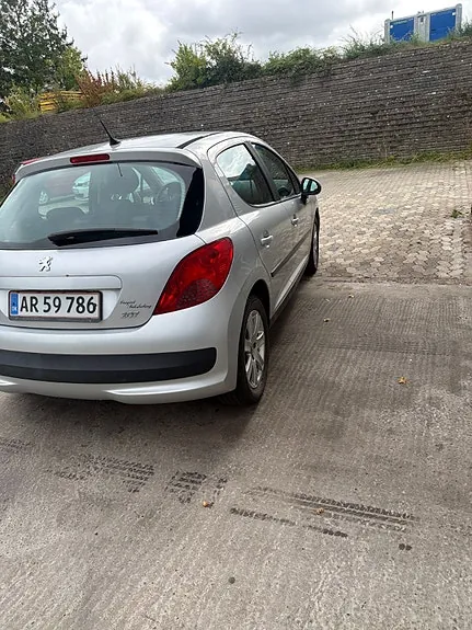 Peugeot 207 2007 photo 3