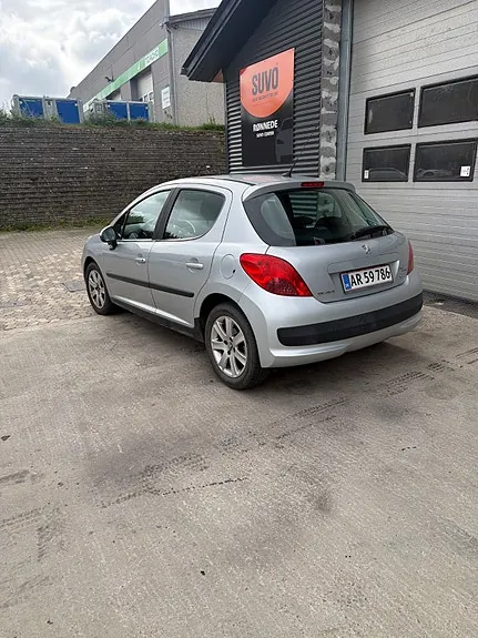 Peugeot 207 2007 photo 2