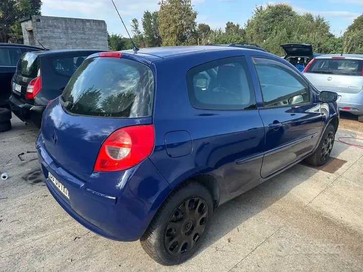 Renault Clio 2007 photo 4
