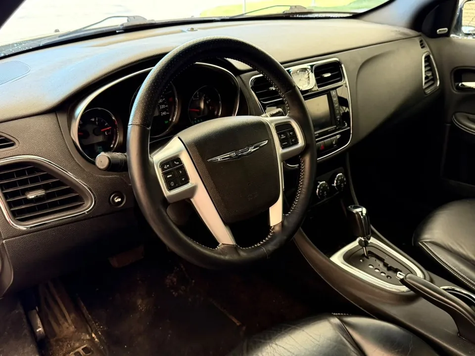 Chrysler 200 2013 photo 5
