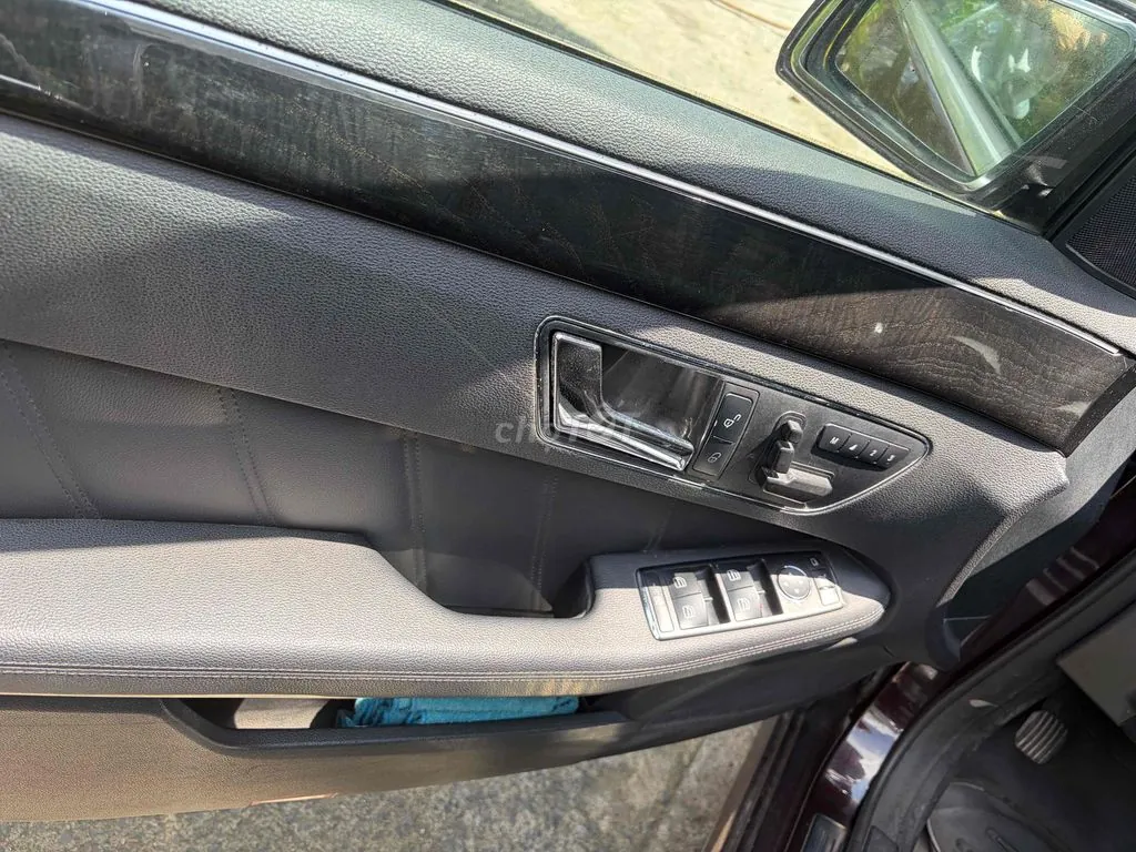 Mercedes-Benz E-Class 2009 photo 2