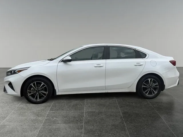 Kia Forte 2023 photo 2