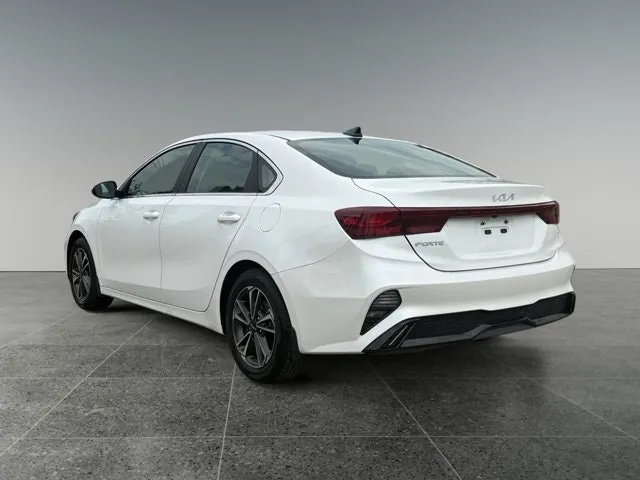 Kia Forte 2023 photo 4
