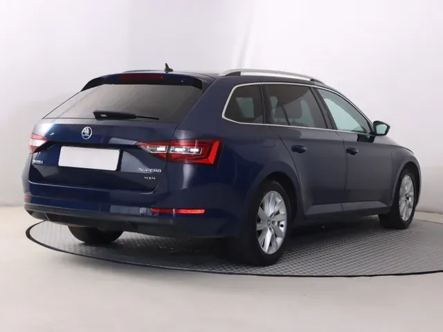 Skoda Superb Combi 2017 photo 4