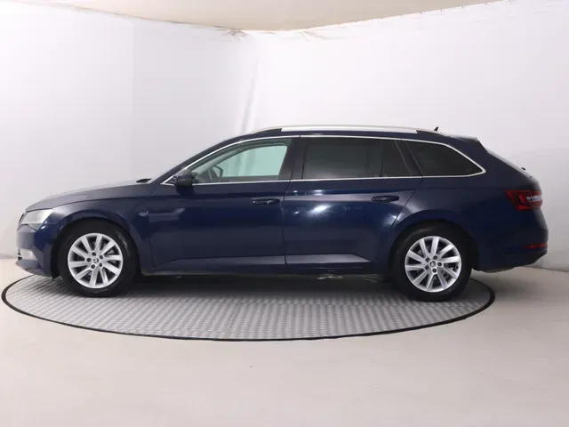 Skoda Superb Combi 2017 photo 2