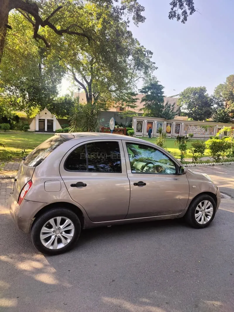 Nissan March