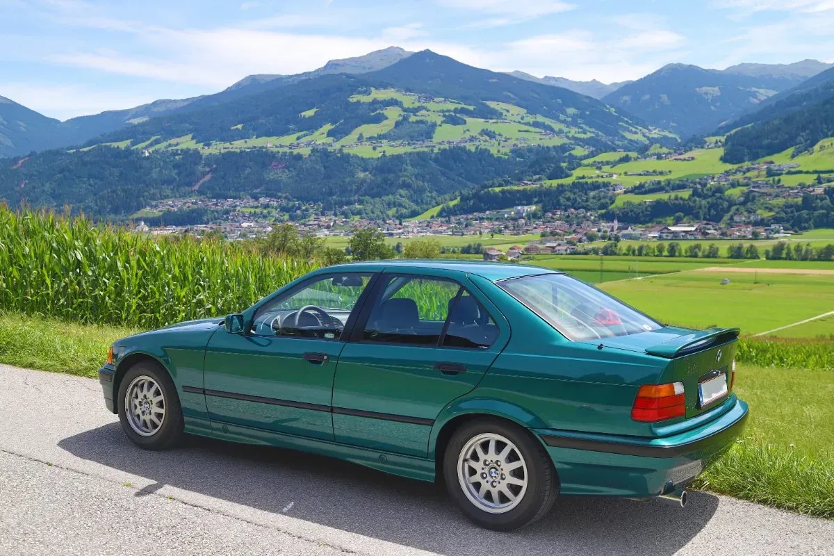 BMW 3 Series 1992 photo 2