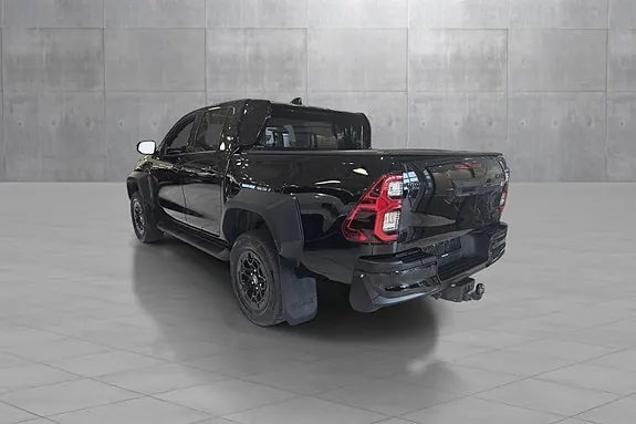Toyota Hilux 2025 photo 3