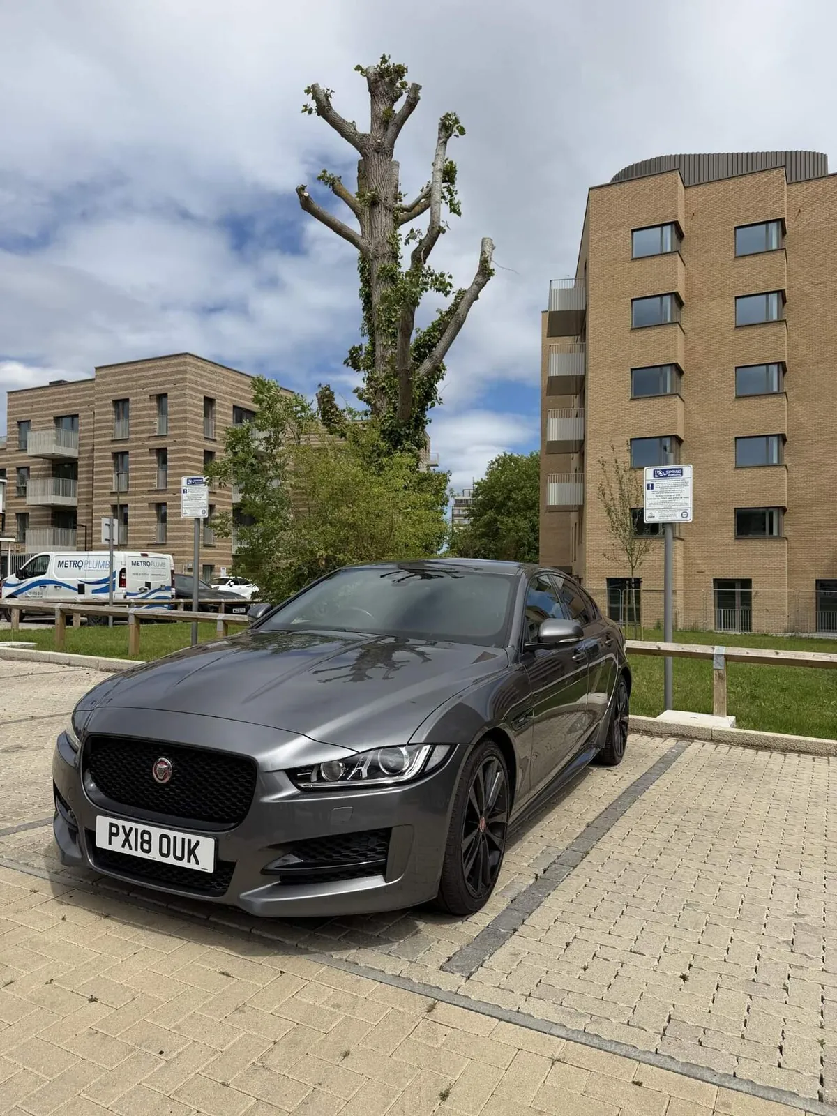 Jaguar Xe 2018 photo 4