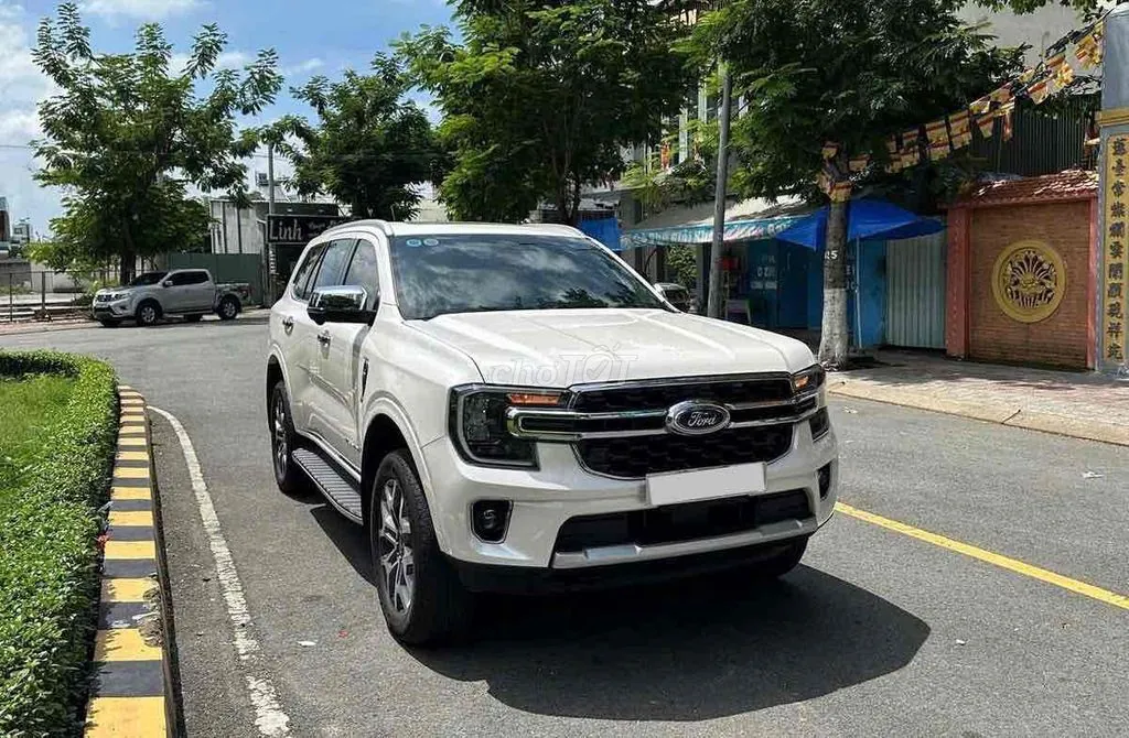 Ford Everest 2023 photo 2