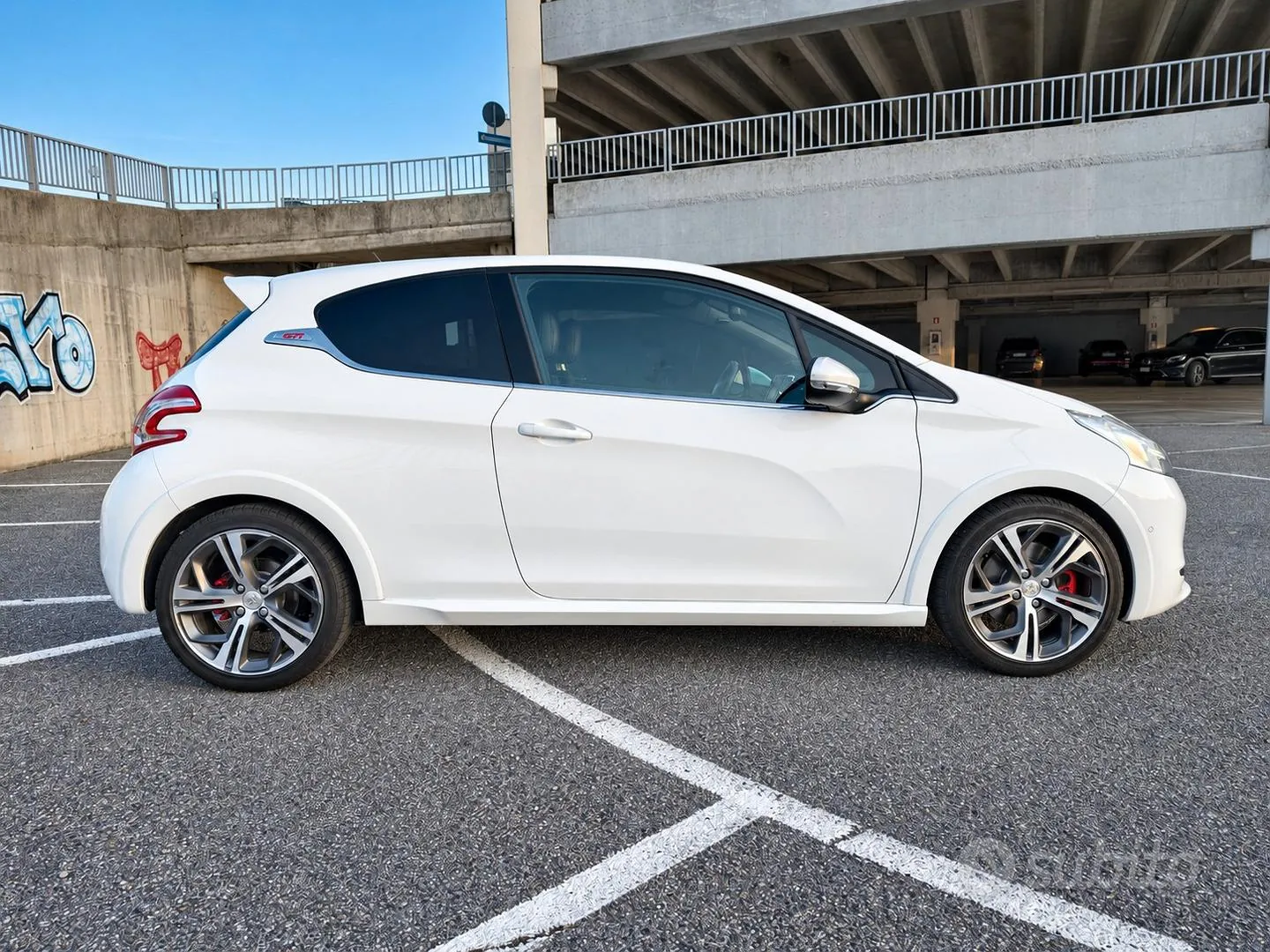 Peugeot 208 Gti 2014 photo 3