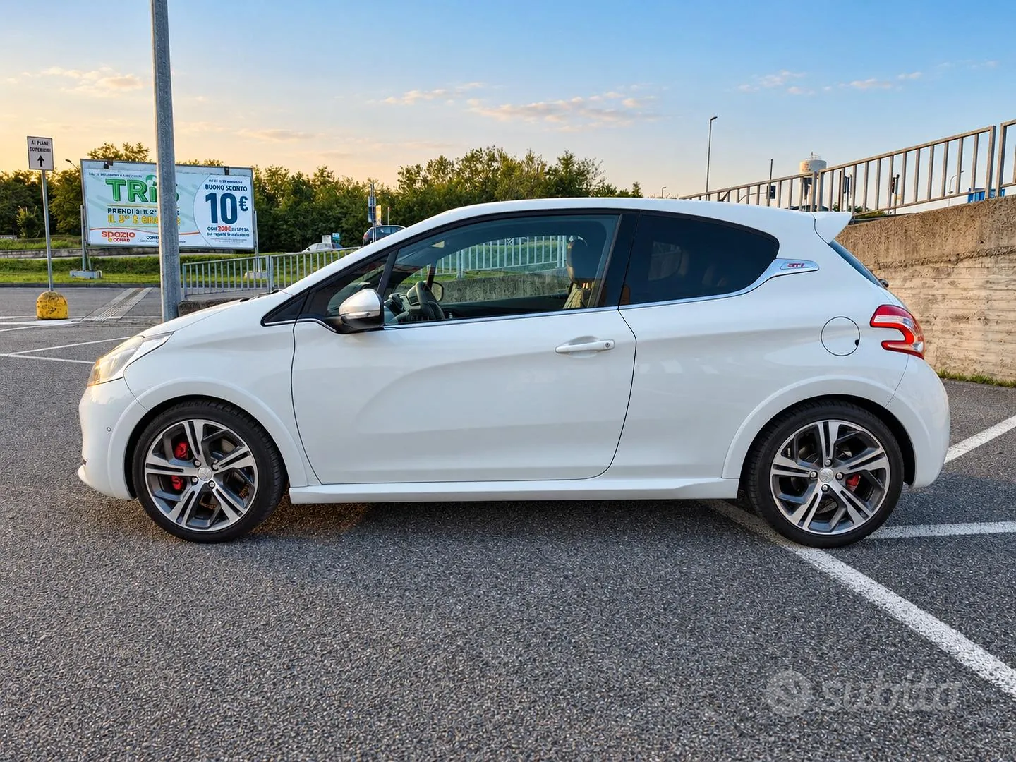 Peugeot 208 Gti 2014 photo 2