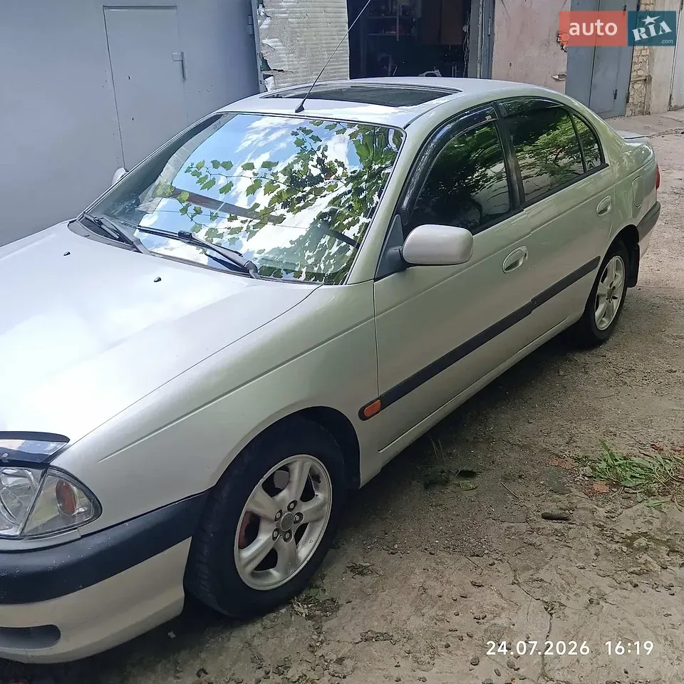 Toyota Avensis 2002 photo 4