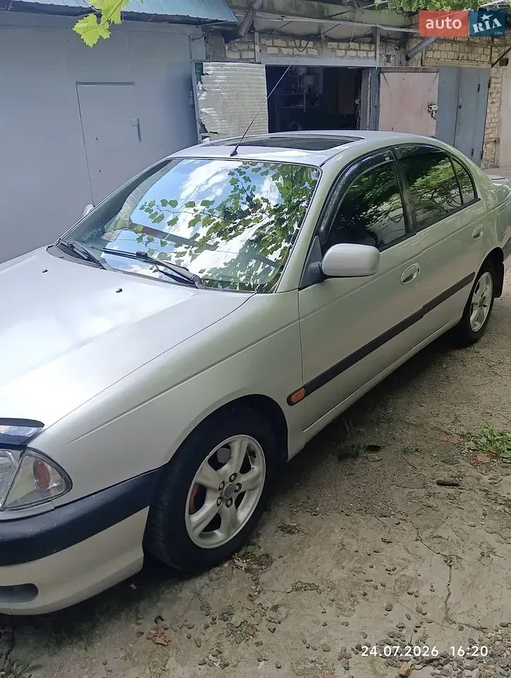 Toyota Avensis 2002 photo 2