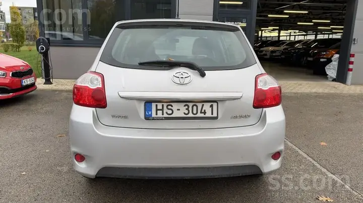 Toyota Auris 2011 photo 4