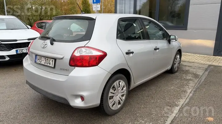 Toyota Auris 2011 photo 5