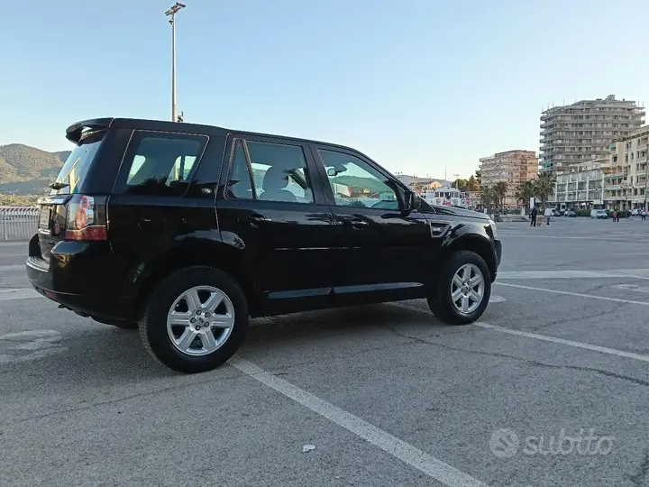 Land Rover Freelander 2013 photo 2