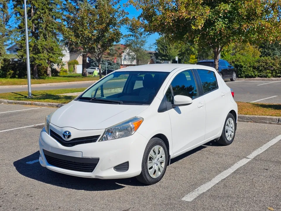 Toyota Yaris 2013 photo 3