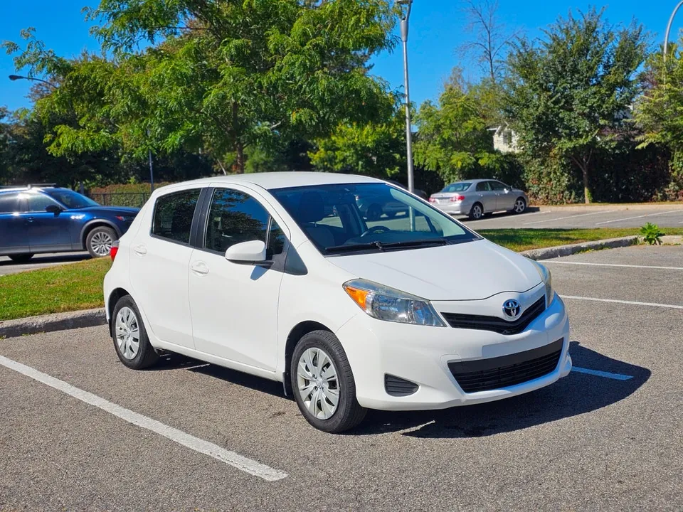 Toyota Yaris 2013 photo 2