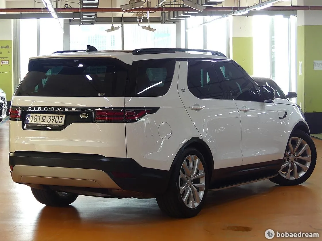 Land Rover Discovery 5 2023 photo 3