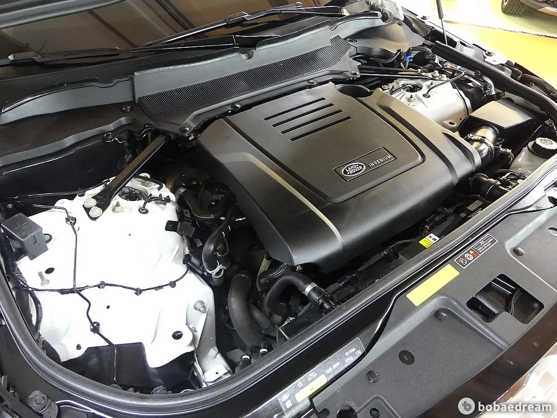 Land Rover Discovery 5 2023 photo 5