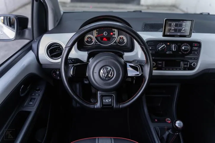 Volkswagen Up 2013 photo 2