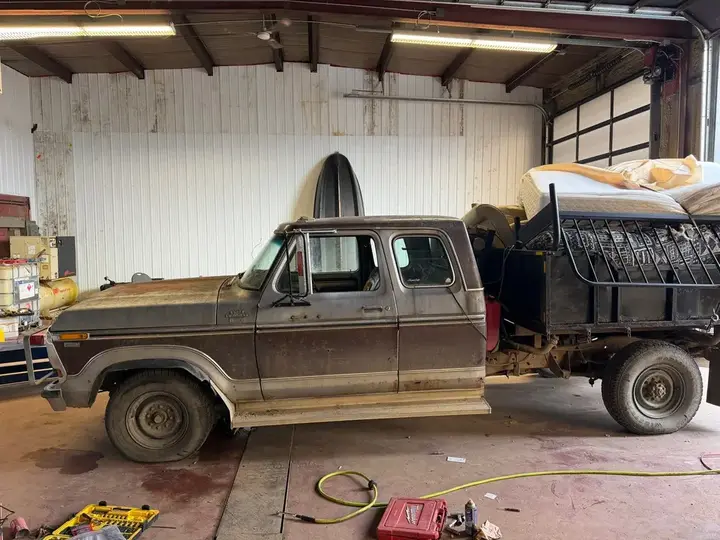 Ford F250 1978 photo 2