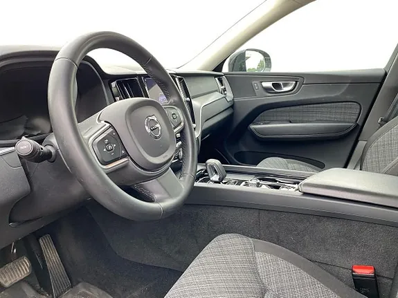 Volvo Xc60 2023 photo 2