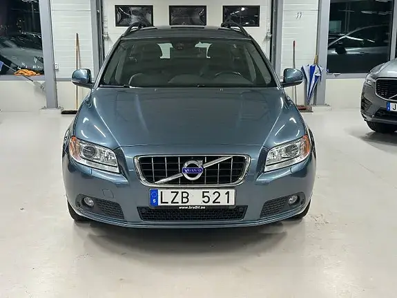 Volvo V70 2012 photo 2