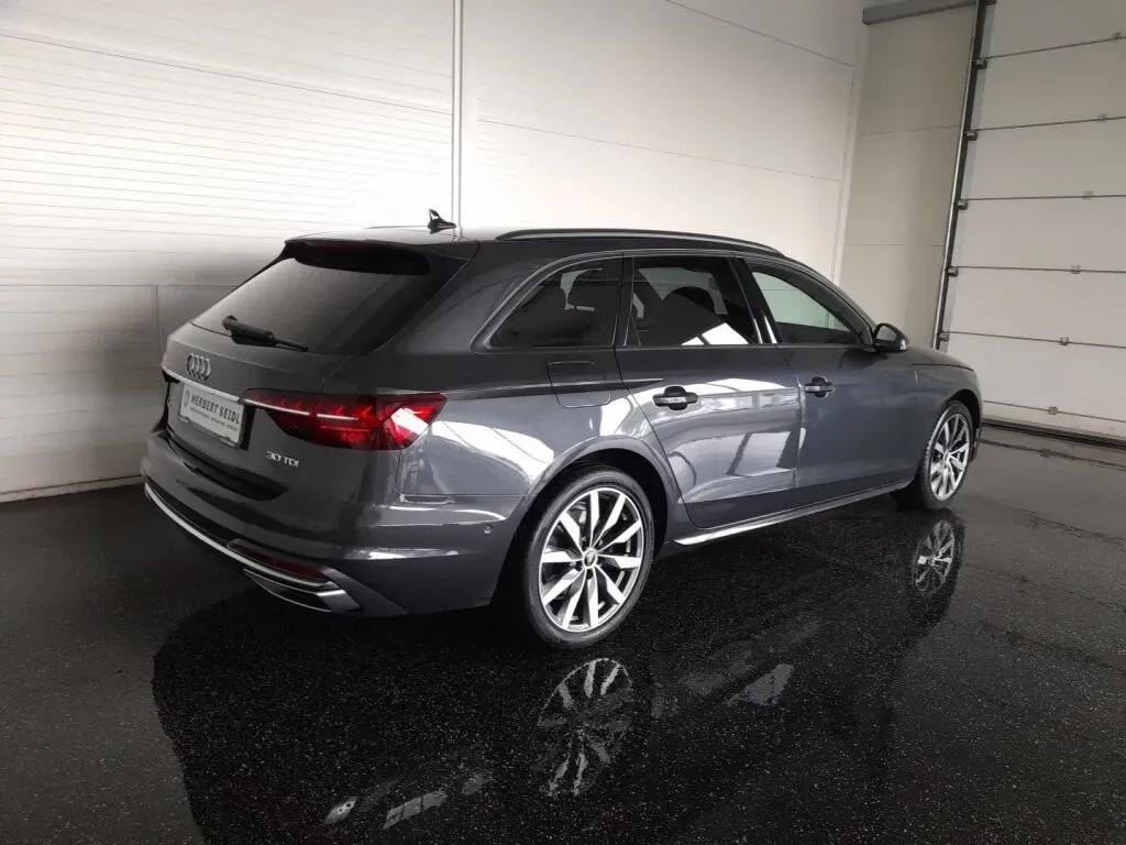 Audi A4 2023 photo 2