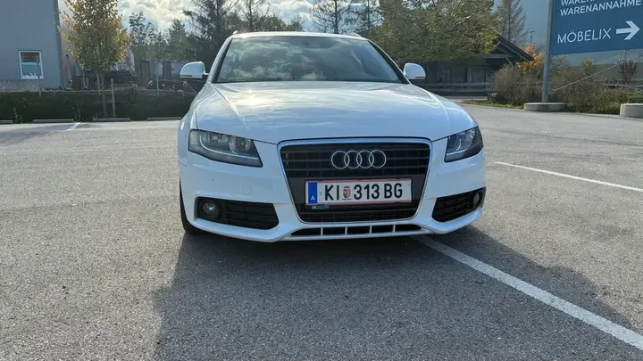 Audi A4 2009 photo 2