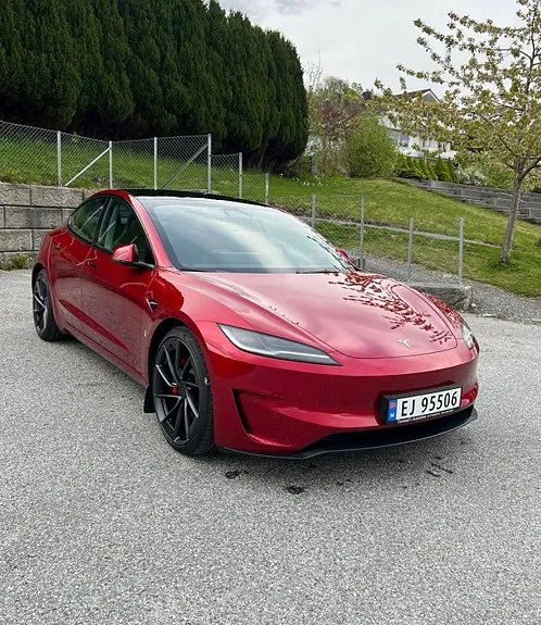 Tesla Model 3 2025 photo 2