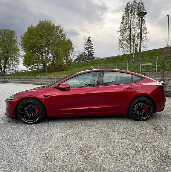 Tesla Model 3 2025 photo 4