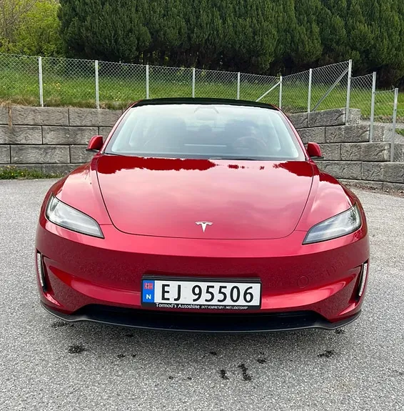 Tesla Model 3 2025 photo 3