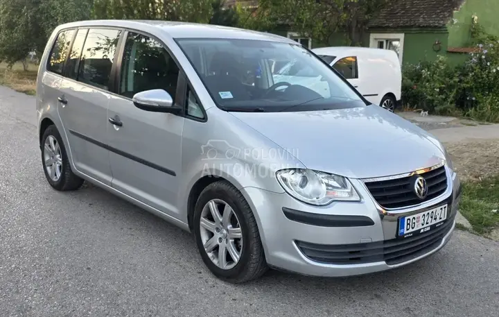 Volkswagen Touran 2009 photo 2