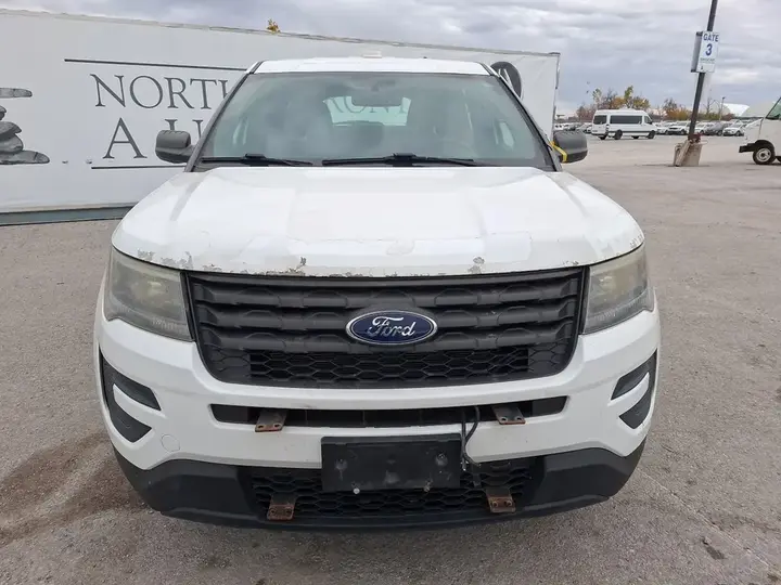 Ford Explorer 2017 photo 2