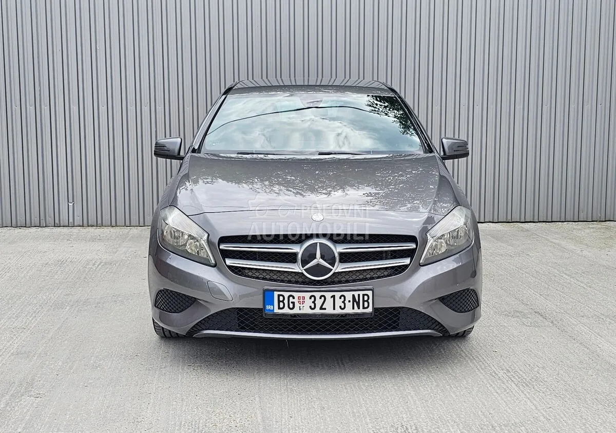 Mercedes-Benz A 180 2013 photo 2