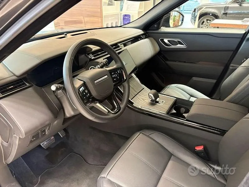 Land Rover Range Rover Velar 2026 photo 4