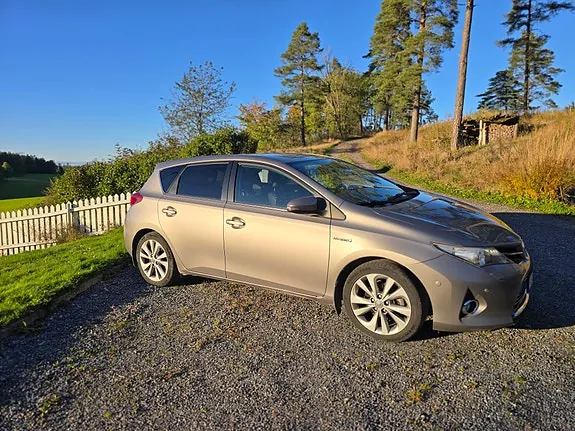 Toyota Auris 2013 photo 3